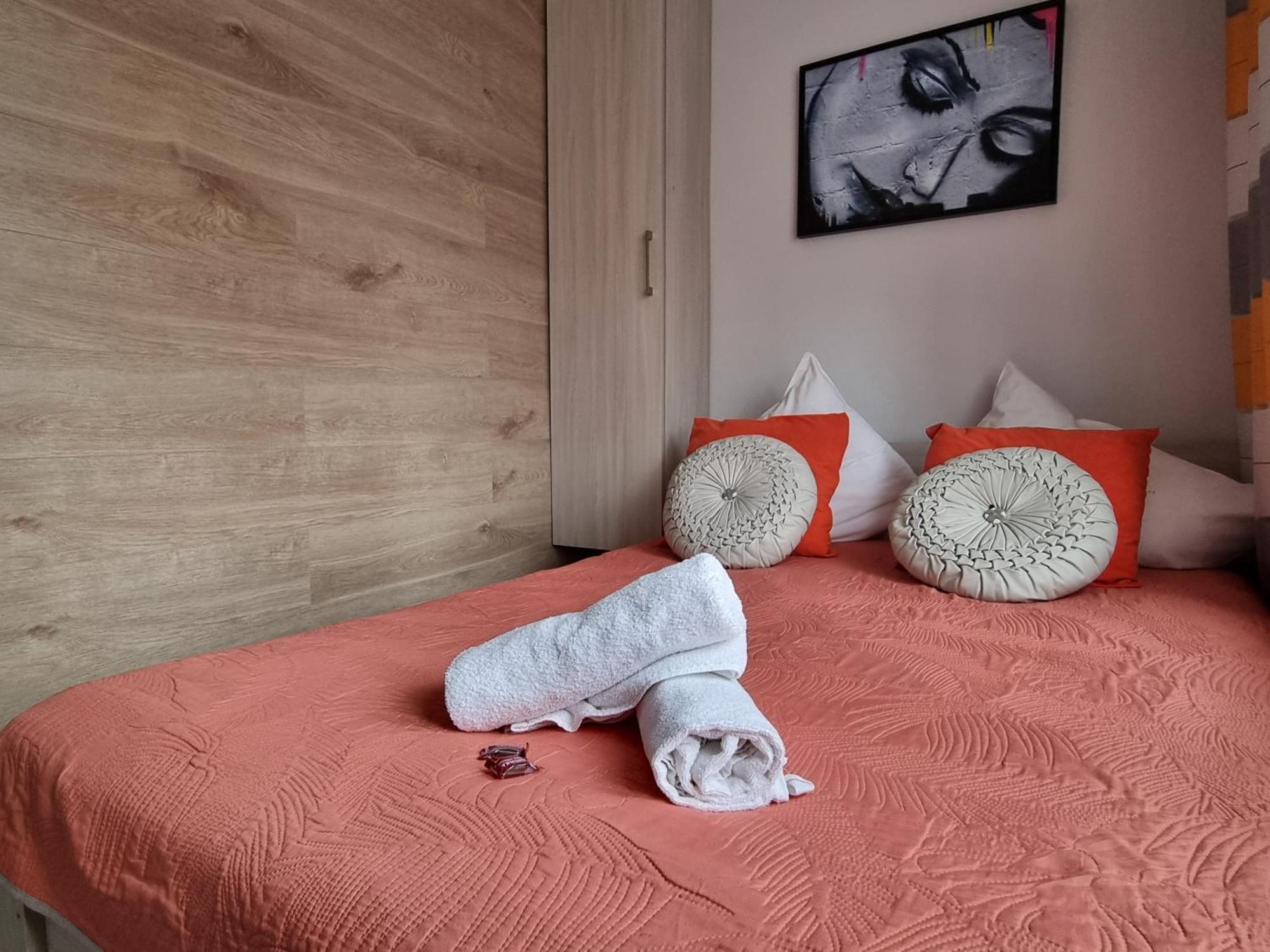 Апартаменты Q Apart Zachodnia - Trzy Pokoje, Manufaktura, Parking, Fv Лодзь Экстерьер фото